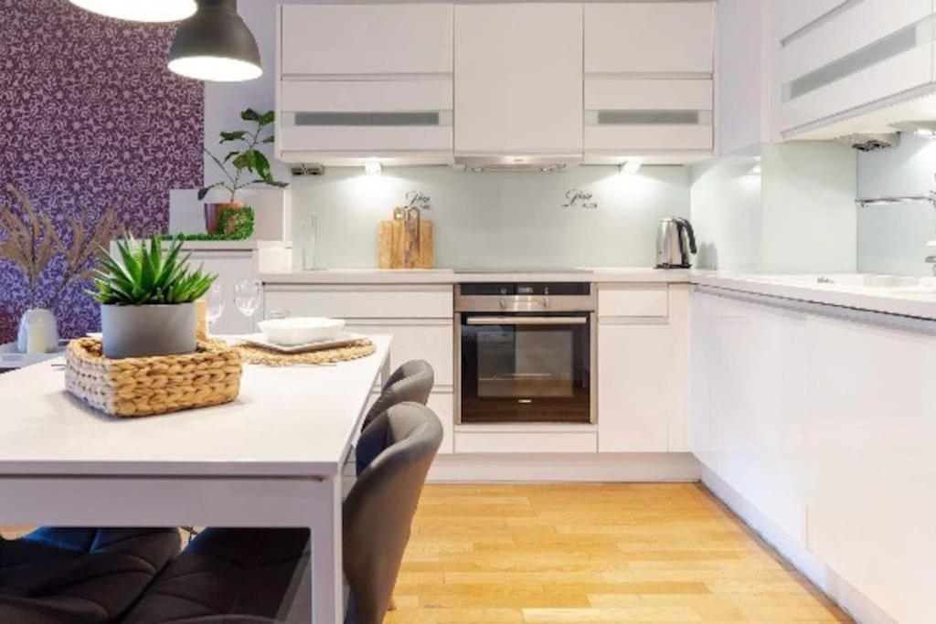 Uroczy Apartament - Angel City คราคูฟ ภายนอก รูปภาพ